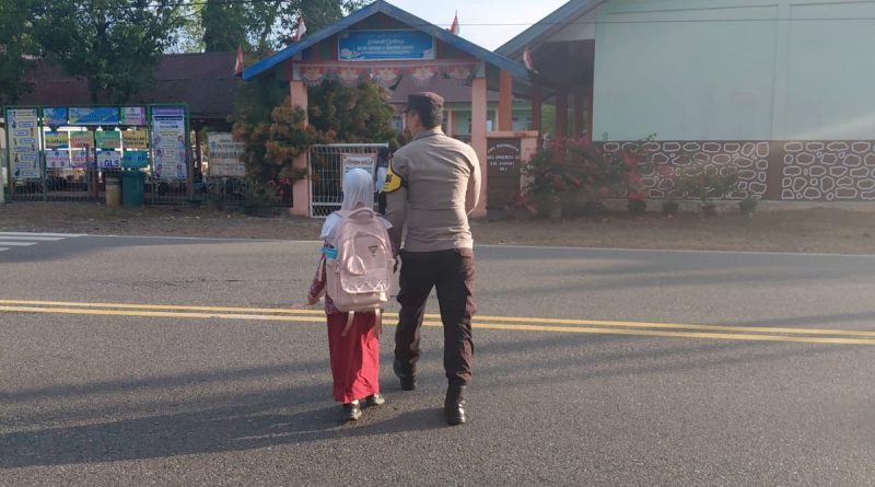 Polsek Krueng Sabee Laksanakan Strong Point Pagi Hari, Ciptakan Lalu Lintas Aman di Kawasan Sekolah