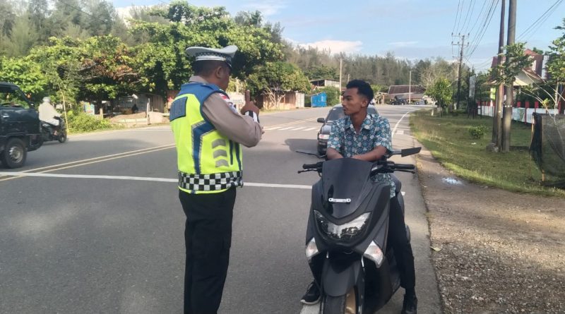 Unit Kamsel Satlantas Polres Aceh Jaya Beri Teguran Humanis, Tingkatkan Disiplin Berlalu Lintas
