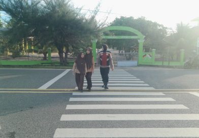 Sat Samapta Polres Aceh Jaya Laksanakan Strong Point Pagi, Atur Arus Lalu Lintas di Kawasan Sekolah