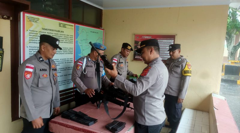 Polsek Jaya Laksanakan Pengecekan Senjata Api Inventaris, Pastikan Kondisi Aman dan Siap Digunakan