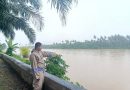 Antisipasi Banjir Akibat Curah Hujan Tinggi, Bhabinkamtibmas Polsek Teunom Monitoring Debit Air Sungai