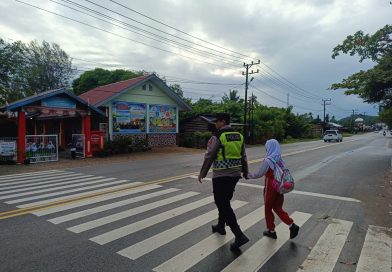 Polsek Krueng Sabee Laksanakan Strong Point Pagi, Berikan Rasa Aman bagi Pengguna Jalan dan Pelajar