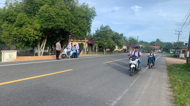 Polsek Panga Gelar Strong Point Pagi, Lindungi Pelajar dan Cegah Kecelakaan di Jalur Sekolah