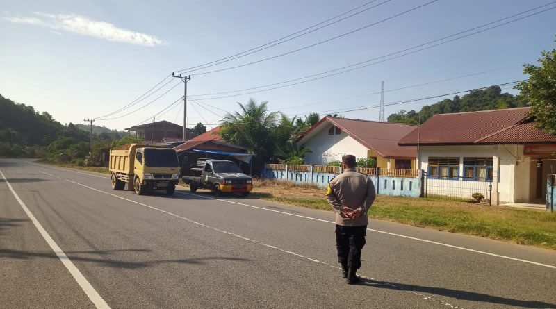 Polsek Setia Bakti Gelar Strong Point, Lindungi Pelajar dan Cegah Kecelakaan di Depan Sekolah